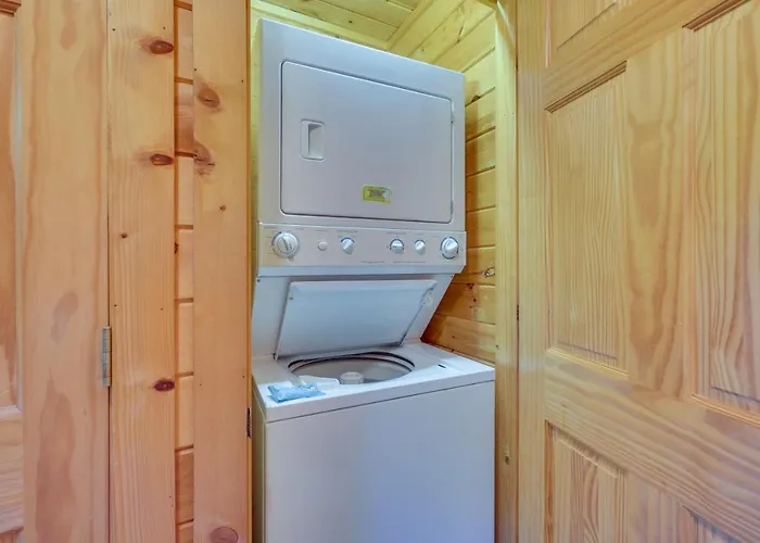 Smoky Mountain Vacation Rental Cabin With Hot Tub!