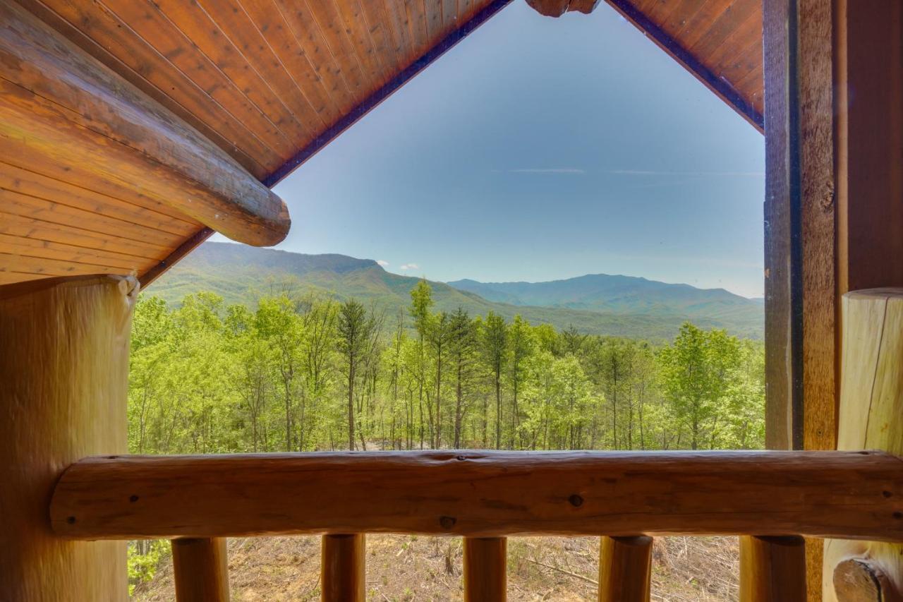 Smoky Mountain Vacation With Hot Tub! Holiday home